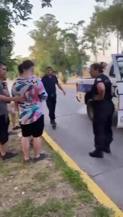 Che no usen esas camisas.