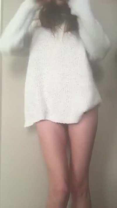 [f] no pants to get in the way of your fingers, tongue, or dick 🤟🏻