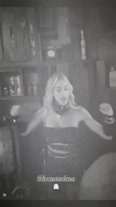 Έτσι να μας παίζει μαλακίες🍌 η Κωνστα