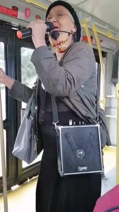 Una Humilde Abuelita Rapera