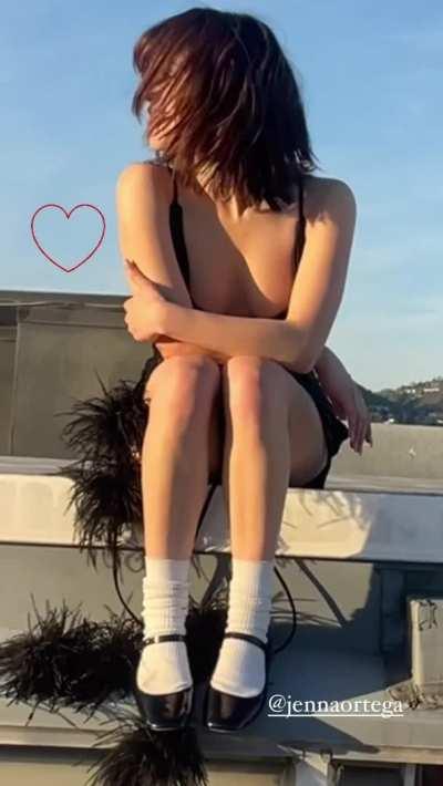 Jenna Ortega - Perfect body in black
