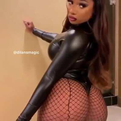 Get a candle and charge it with love, protection and healing energy. This girl lost both of her parents and she doesn’t have clarity or a sense of direction I don’t want her to become a industry puppet. She’s trying to sign with Beyoncé and Jay z not quit