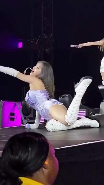 Momo fanservice queen