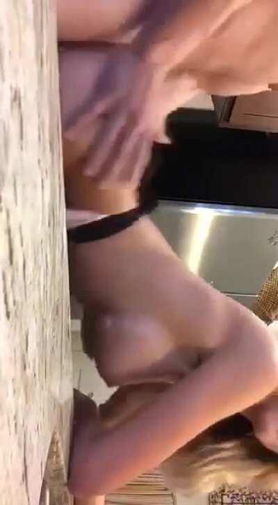 NSFW Başka pornosu varsa bulur msunuz?? İsmi heidi grey