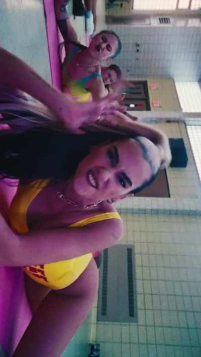 Dua lipa showing her jerkoff skills.