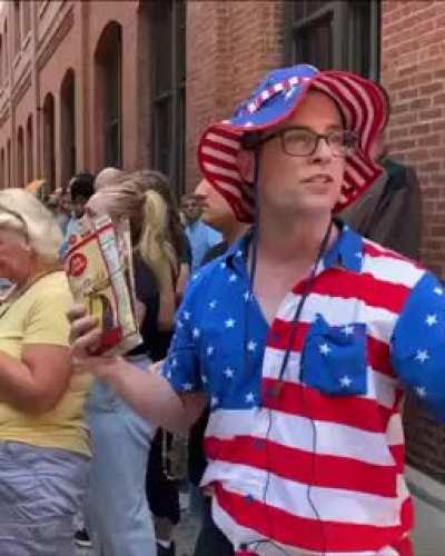 I made “cake” for the Pro-Lifers blocking Planned Parenthood.