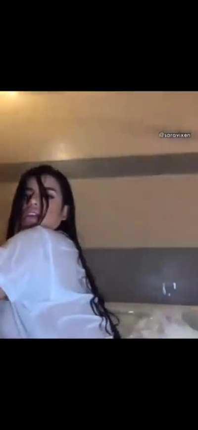 Sara Vixen (@saravixenofficial)