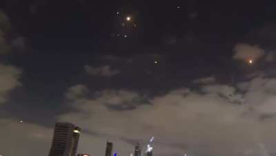 Footage of the massive ballistic missile engagement over Tel Aviv, Israel, moments ago with a few missiles getting through (June 16, 2025)