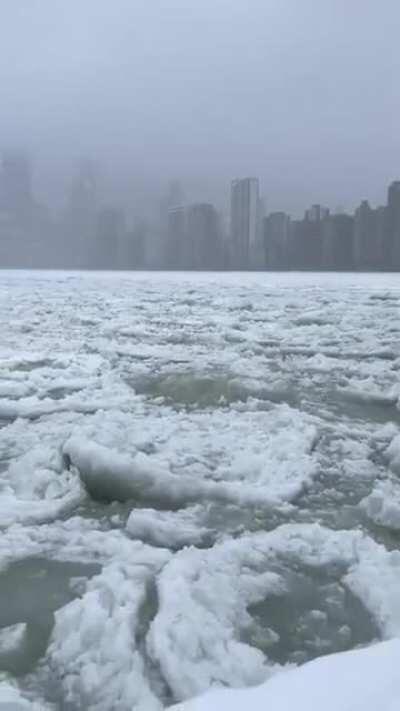 🔥 Lake Michigan Frozen Over Near Chicago