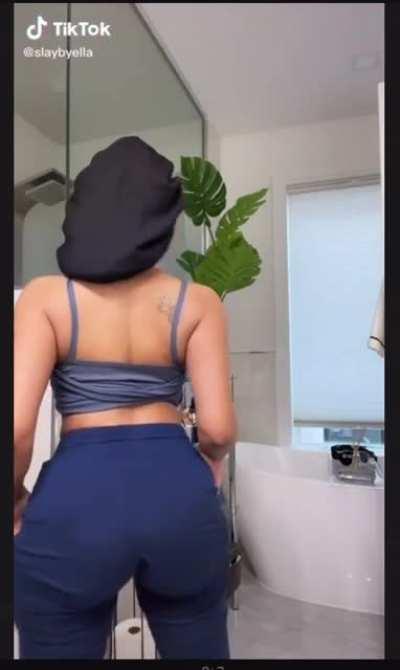 Omg watch Ella bands clap her Phat ass in slow mo (best vid)