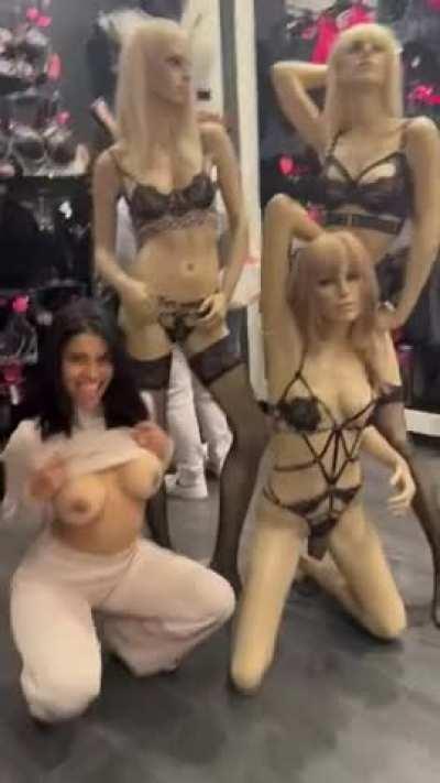 [OC] Went outside to make this video, am I wild enough?