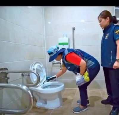 Según come el mulo, caga el culo.