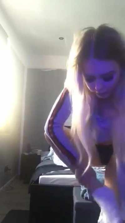 22 [F4M] [ Snapchat ] [griffinky09]Press the up arrow and I'll send an inst*nt nude. Always in the mood for s*xting👍