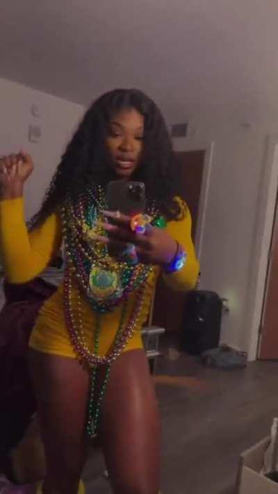 I’m not missing Mardi Gras this year lol I can’t wait til Fat Tuesday 🤪💛💜💚