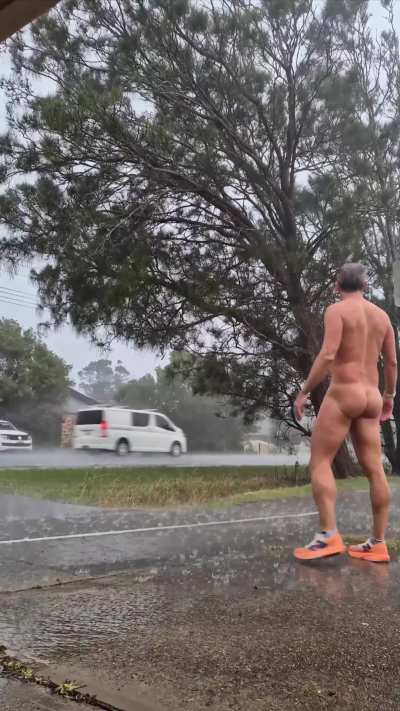 Come dance in the autumn rain!