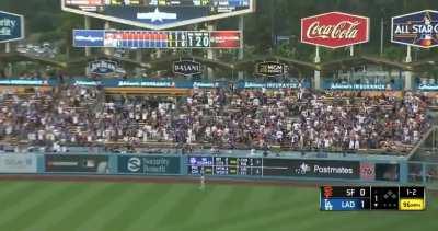 [Highlight] Muncy goes back-to-back with Betts off of DeSclafani. Dodgers lead 2-0.
