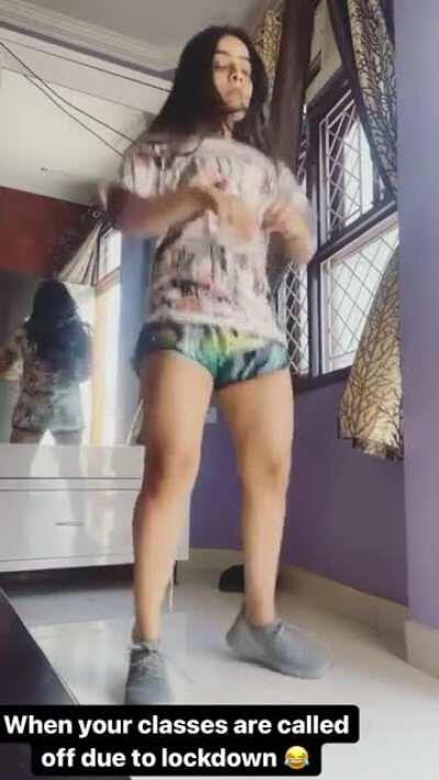 So yummy thighs wow😍💦🤤 Ig-nandinichawla