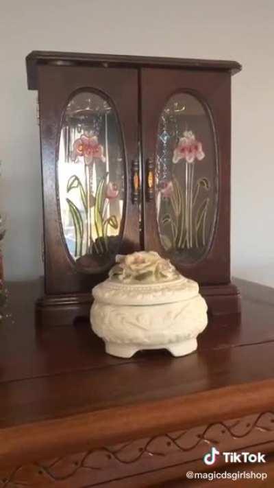 Redecorating their mom’s room after a divorce