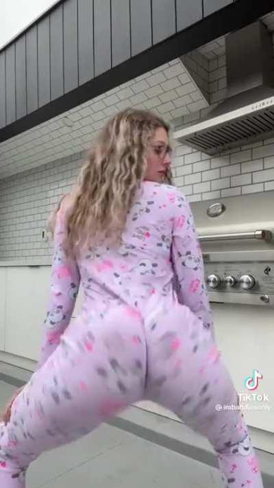 Soft & Jiggly No.579 😍🍑