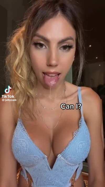 Can she drain your ⚽️⚽️