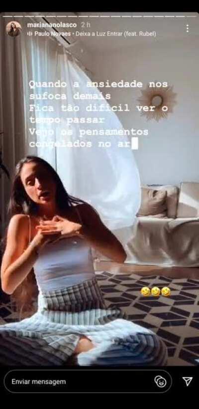 Mariana Nolasco Apreciem essa delicinha como se deve!