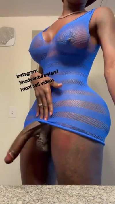 Thick trans hung 🍆