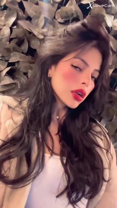 Sensual and seductive  by xloveglamour