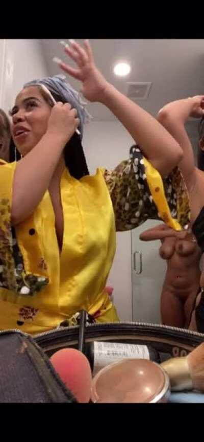 T@ylor M0rg@n in the back tho😍😍