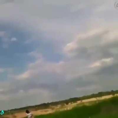 Сейчас впоймаю тебя в сумку и сверкать ты будешь в ней...