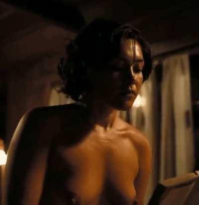 Florence Pugh is just irresistible