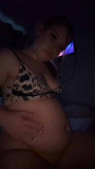 Feeling big and heavy 🤰🐷