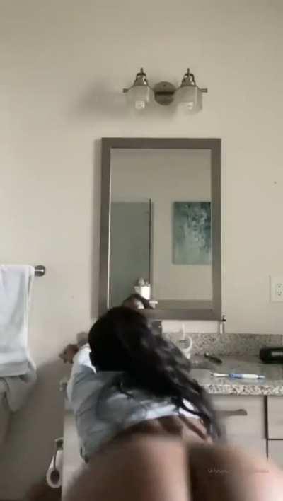 That ass looks immaculate 🤤