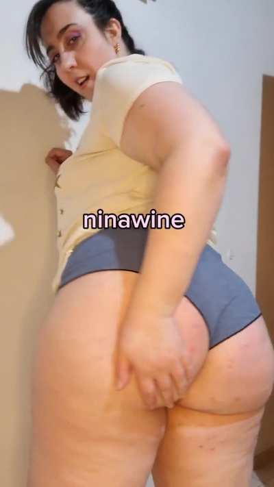 Bouncing the farting ass Lol