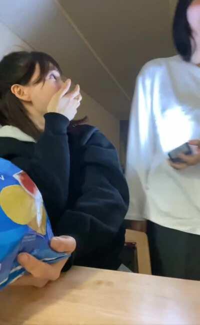 210130 - Momo scares Nayeon