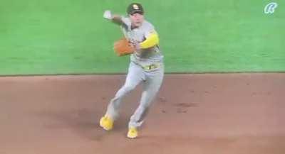 [Highlight] Hosmer doesn't like the throw from Kim. Decides to yeet the ball back in his direction