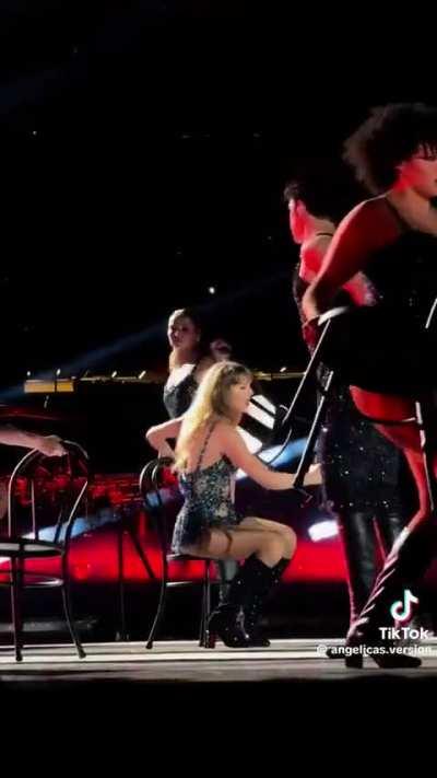 That body is fuckin sexy tease ass is amazing my dick pumps hard to this cumming hard to this