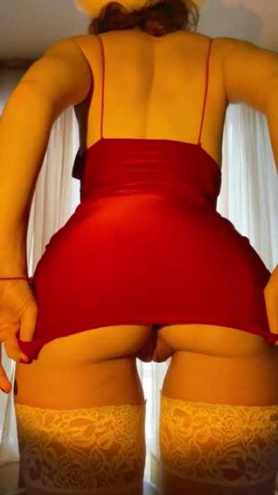 (f) I was just finishing wrapping up your present 😉🎁🎄 (sidenote: do we think I could get away with wearing this dress on a date 👀?)