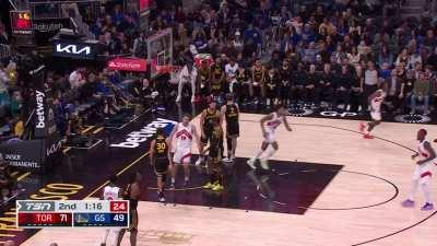 [Highlight] A missed dunk by Scottie Barnes turns into a 3-pointer by RJ Barrett. RJ has 26 points on 10-13 FGM and 5-6 3PM at halftime.