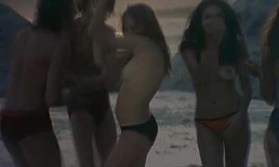 Group - The Awakening of Annie (FR-BR1976) (2/2) - Topless dancing on the beach (sunset) + sunbathing