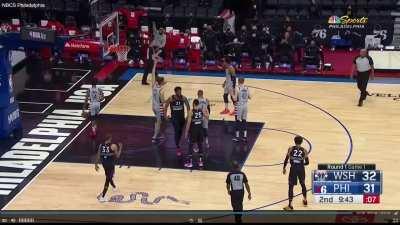 [Highlight] Embiid finishes around 3 Wizard defenders for the And-1