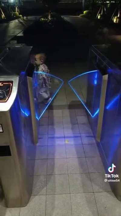 This little gate hopper is taught a lesson