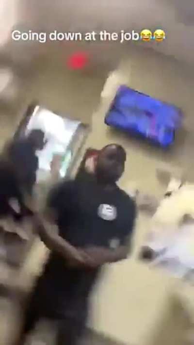 Redguard confronts pickpocket