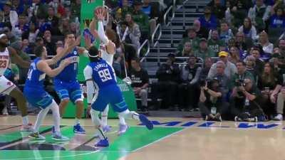 [Highlight] Brook makes it 3 Bucks blocks in a row