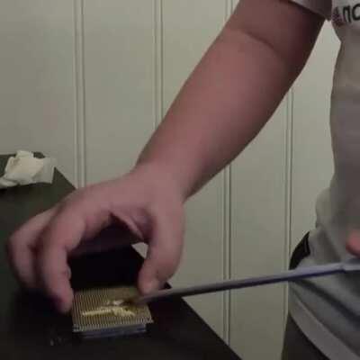 Kid destroys gpu beacuse he saw it on tiktok