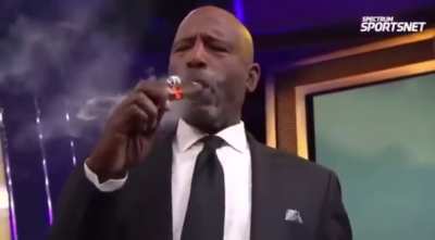 keep deleting me for no reason but y’all kno who smoking tonight💨