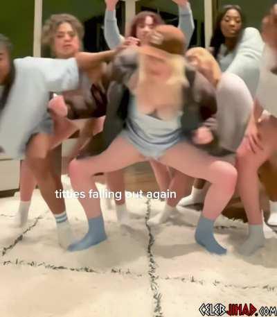 Billie Eilish Big tits