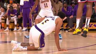 [Highlight] Harden hits Talen Jalee Horton–Tucker in the groin and gets called for a Flagrant 1