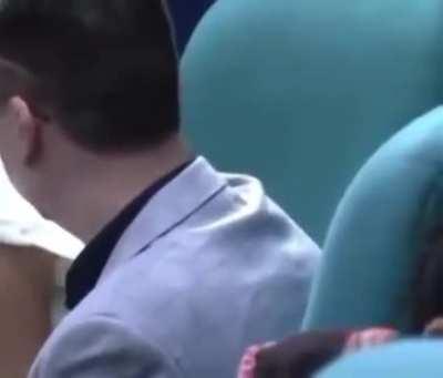 Akala ko ba hindi mo naeenjoy trabaho mo? Napapapikit pa eh.