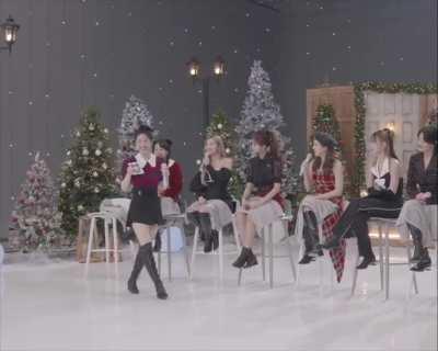 Dahyun making the most adorable sound (with TWICE's reaction)