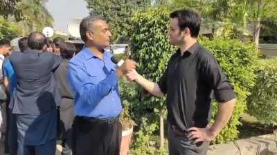 This journalist is as courageous as Arshad Sharif, He isn't afraid and took names.